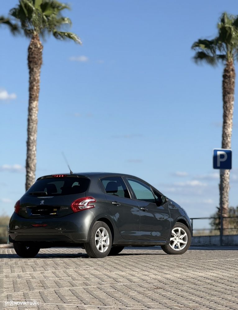 Peugeot 208 - 3