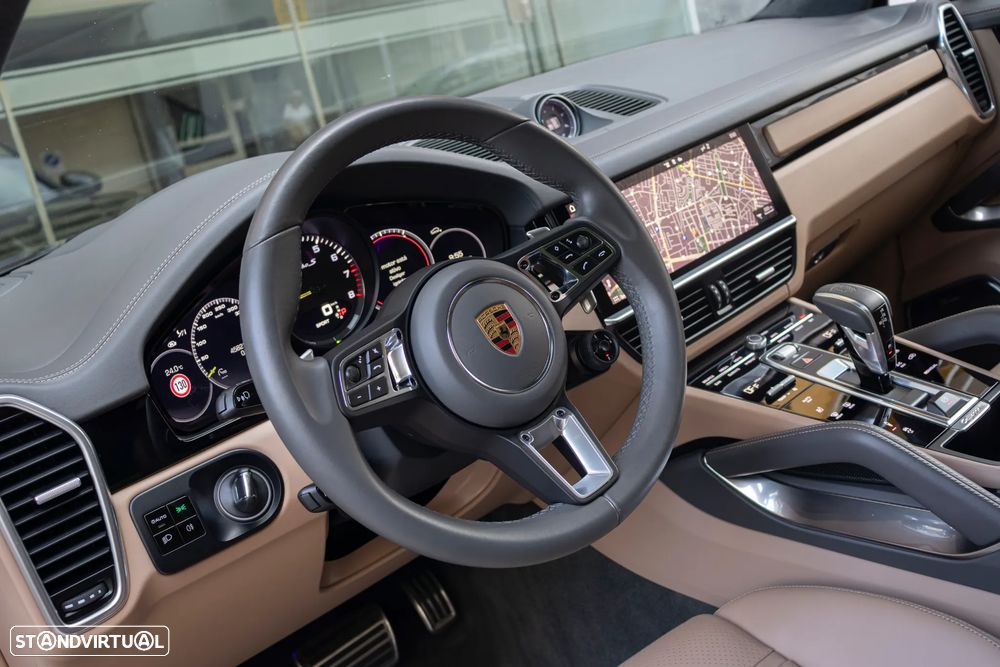 Porsche Cayenne Turbo S E-Hybrid — fotografia 11