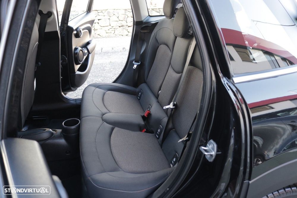 MINI 5 Portas Cooper D 4Business Auto - 23