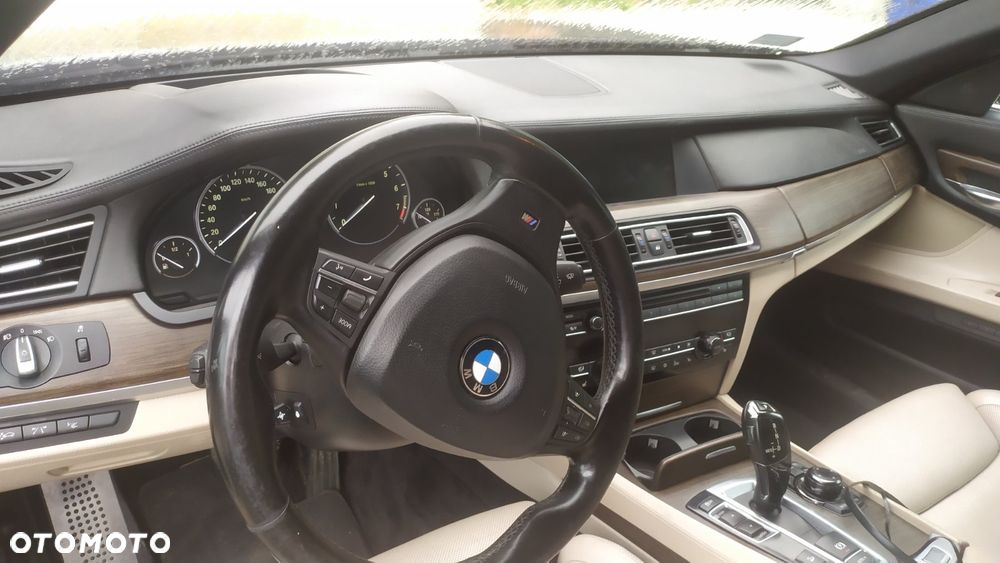 BMW Seria 7 750i xDrive - 10