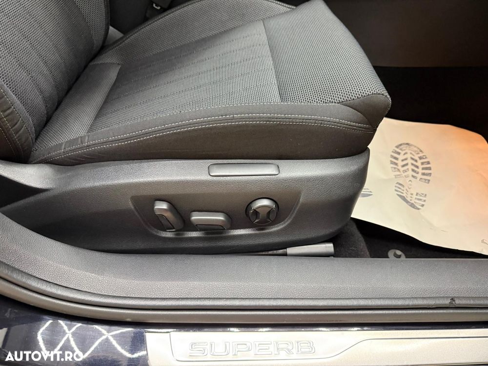 Skoda Superb 2.0 TDI DSG Ambition - 28