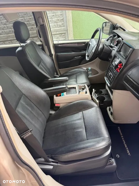 Chrysler Town & Country 3.6 Touring - 24