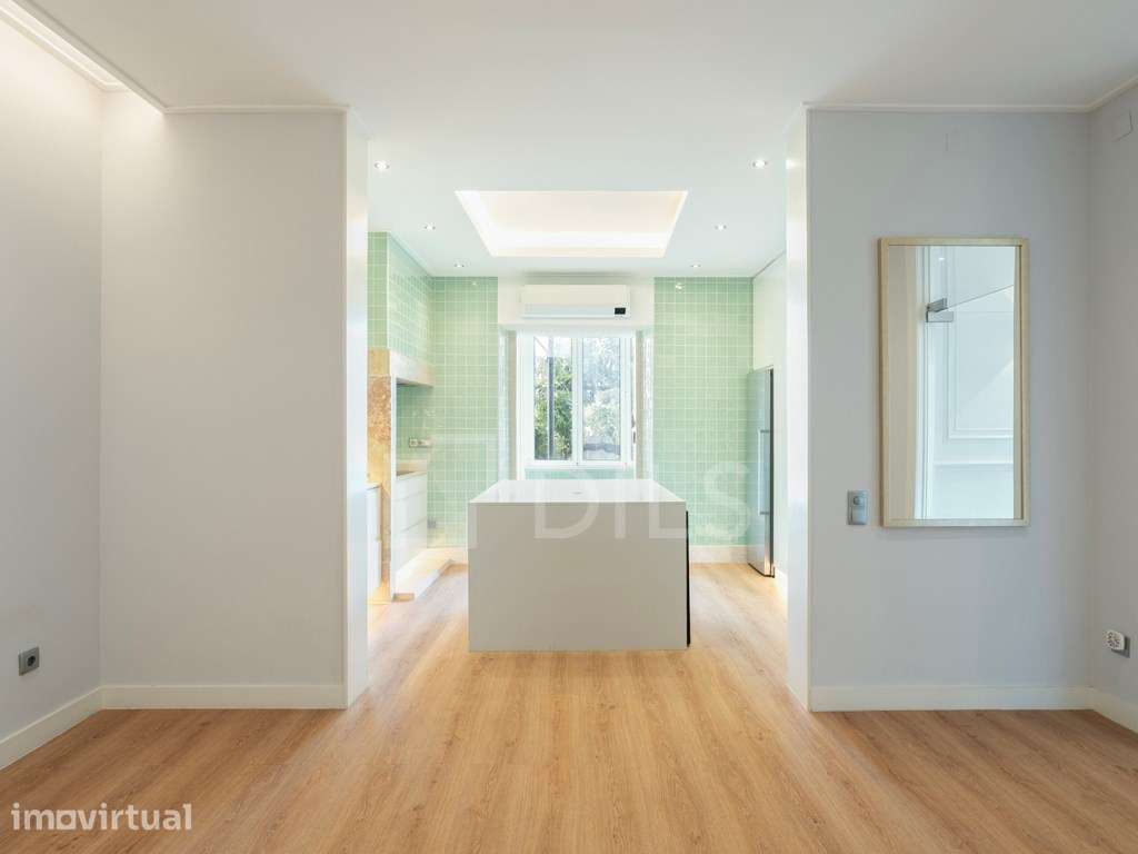 Apartamento T4 renovado nas Avenidas Novas em Lisboa com varanda - Grande imagem: 5/26