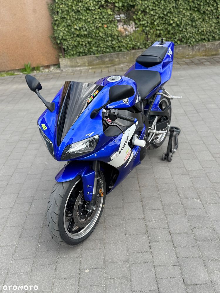Yamaha R1 - 11