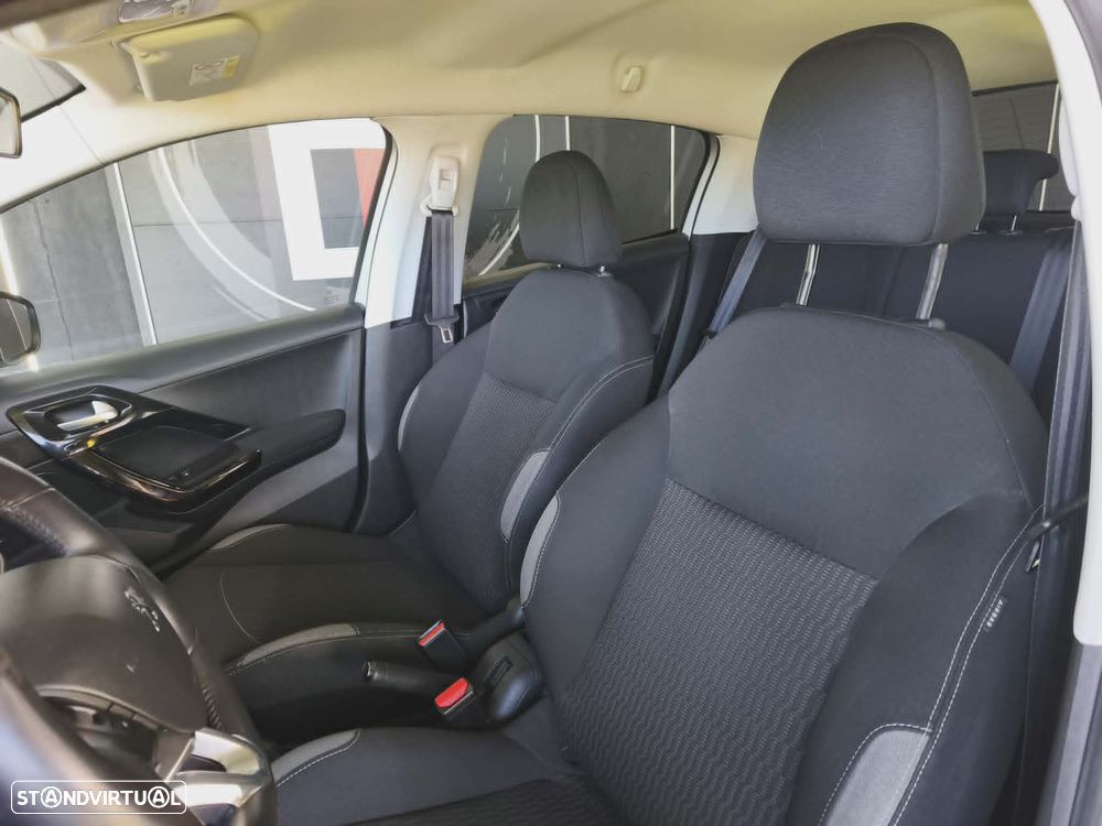 Peugeot 208 1.6 BlueHDi Style - 21