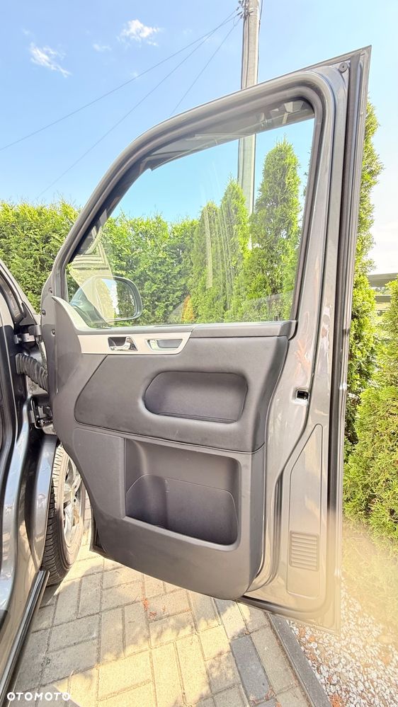 Volkswagen Multivan - 10