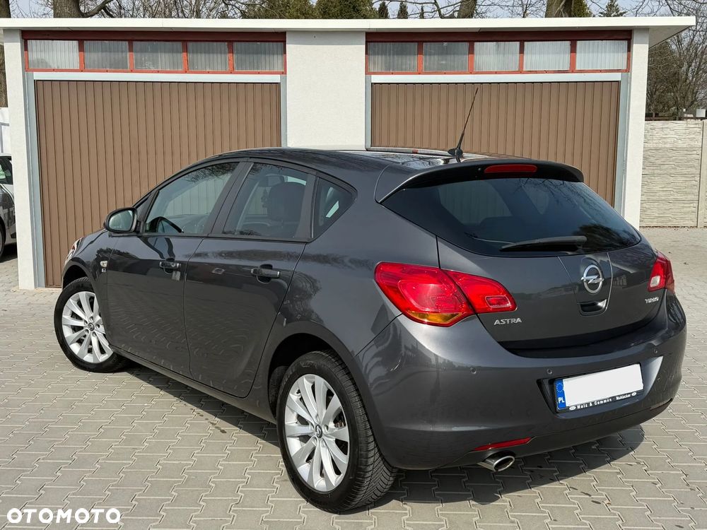 Opel Astra ver-1-4-turbo-cosmo - 10