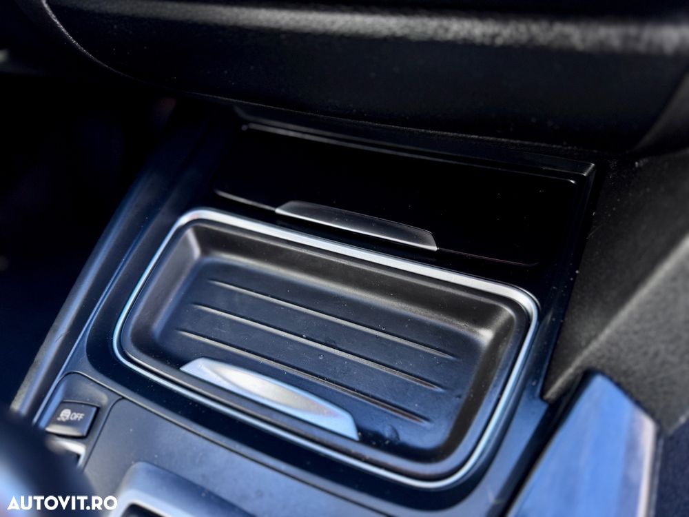 BMW Seria 3 320d Aut. Sport Line - 28