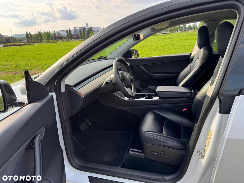 Tesla Model Y - 2