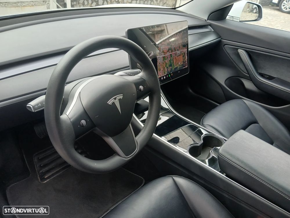 Tesla Model 3 - 24