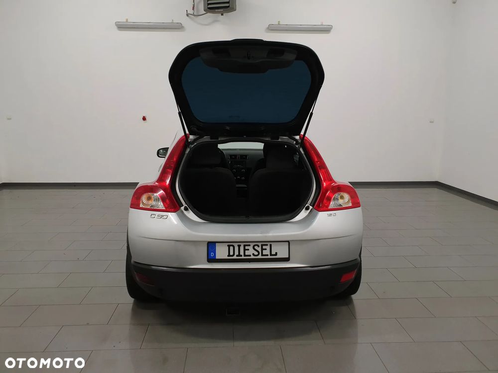 Volvo C30 D2 Momentum - 8