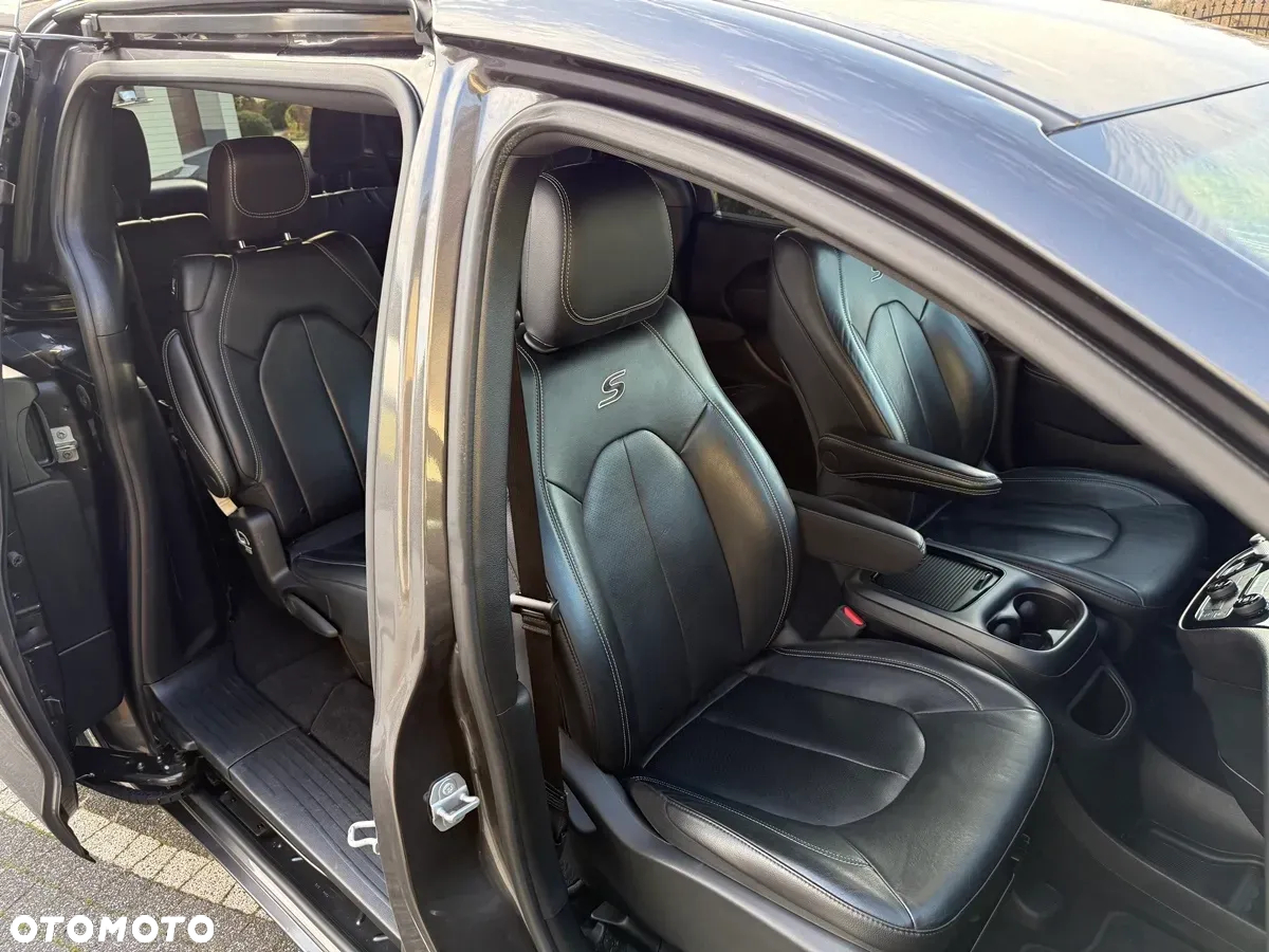 Chrysler Pacifica - 29