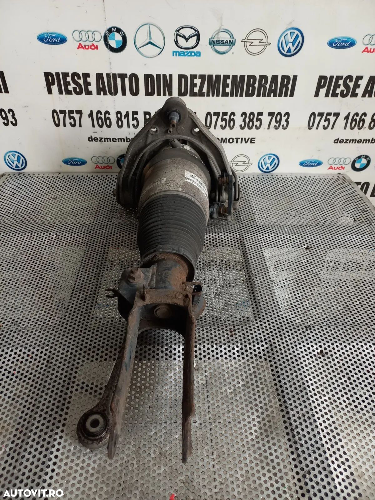 Perna Aer Amortizor Pneumatic Stanga Fata Audi Q7 4L Cod 7LB Testata  - Dezmembrari Arad - 1
