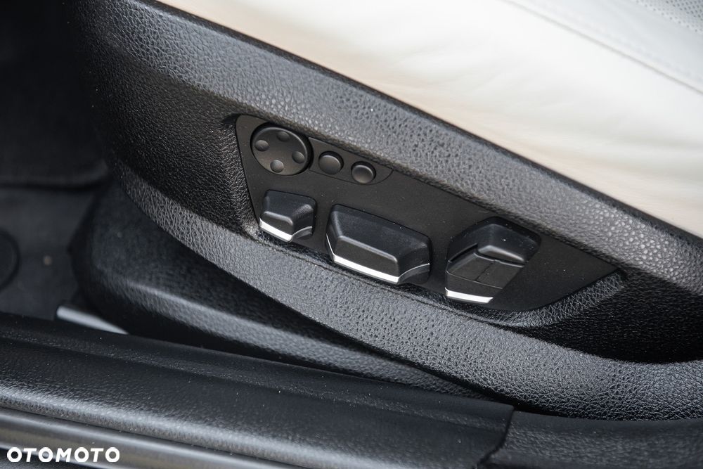 BMW Seria 5 535i xDrive Sport-Aut Luxury Line - 25