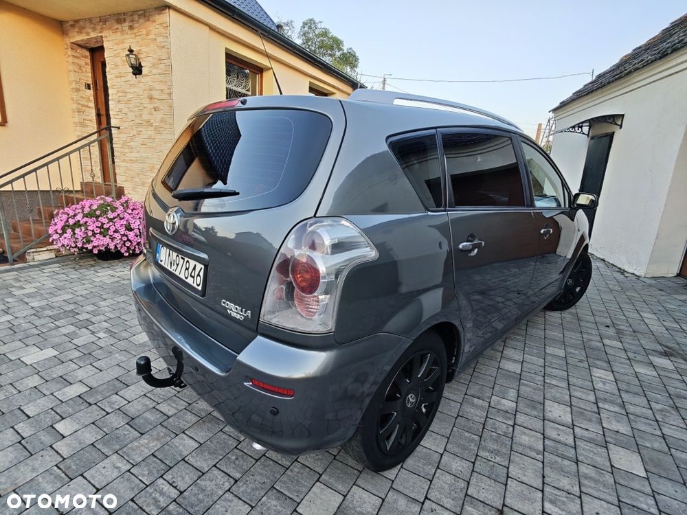 Toyota Corolla Verso - 2