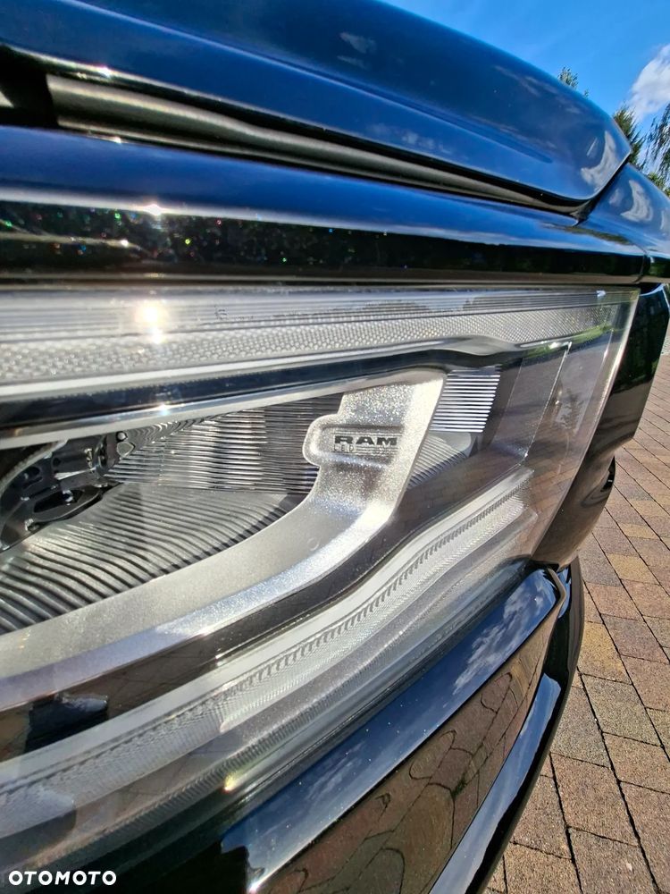 RAM 1500 Crew Cab Sport - 12