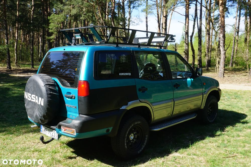 Nissan Terrano 2.4 SR - 21