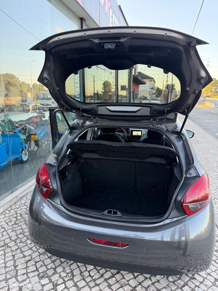 Peugeot 208 1.2 PureTech Style EAT6 - 8