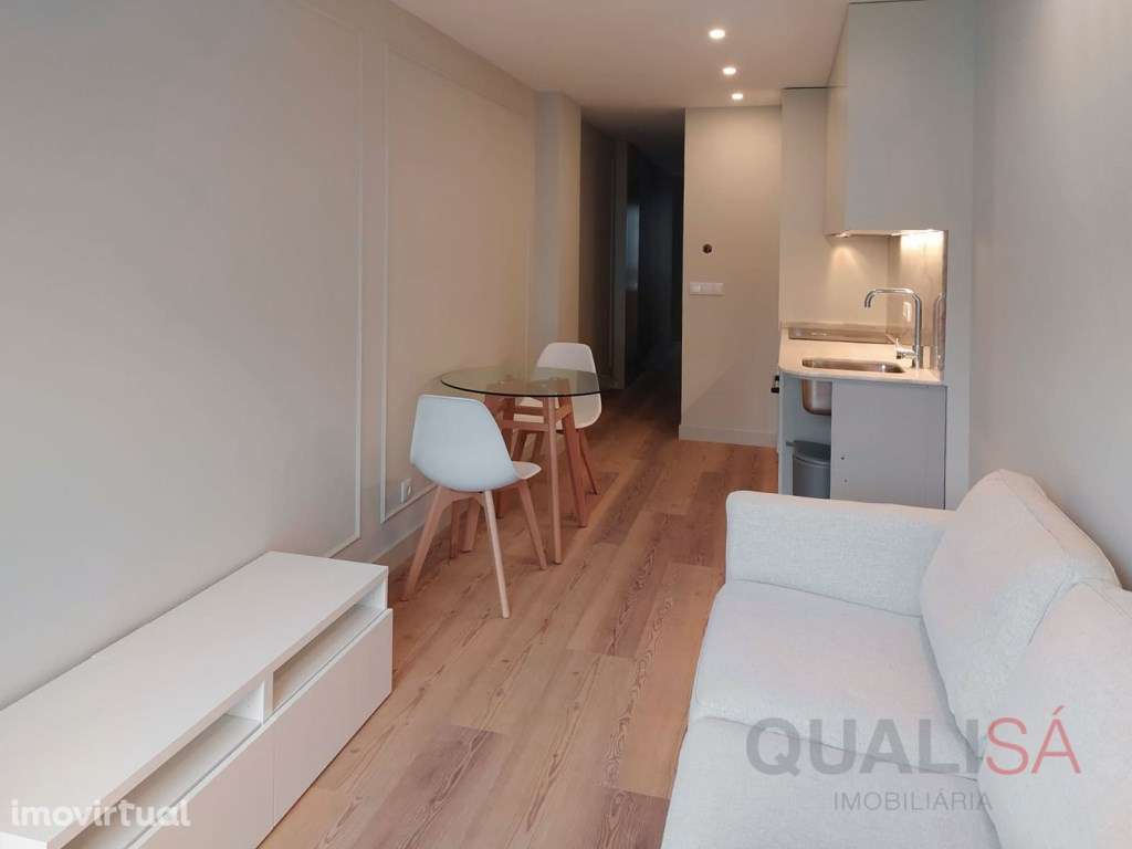 Apartamento T1 semi novo, equipado e mobilado no centro histórico d... - Grande imagem: 2/19