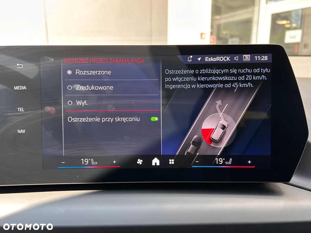 BMW Seria 1 120d mHEV - 34