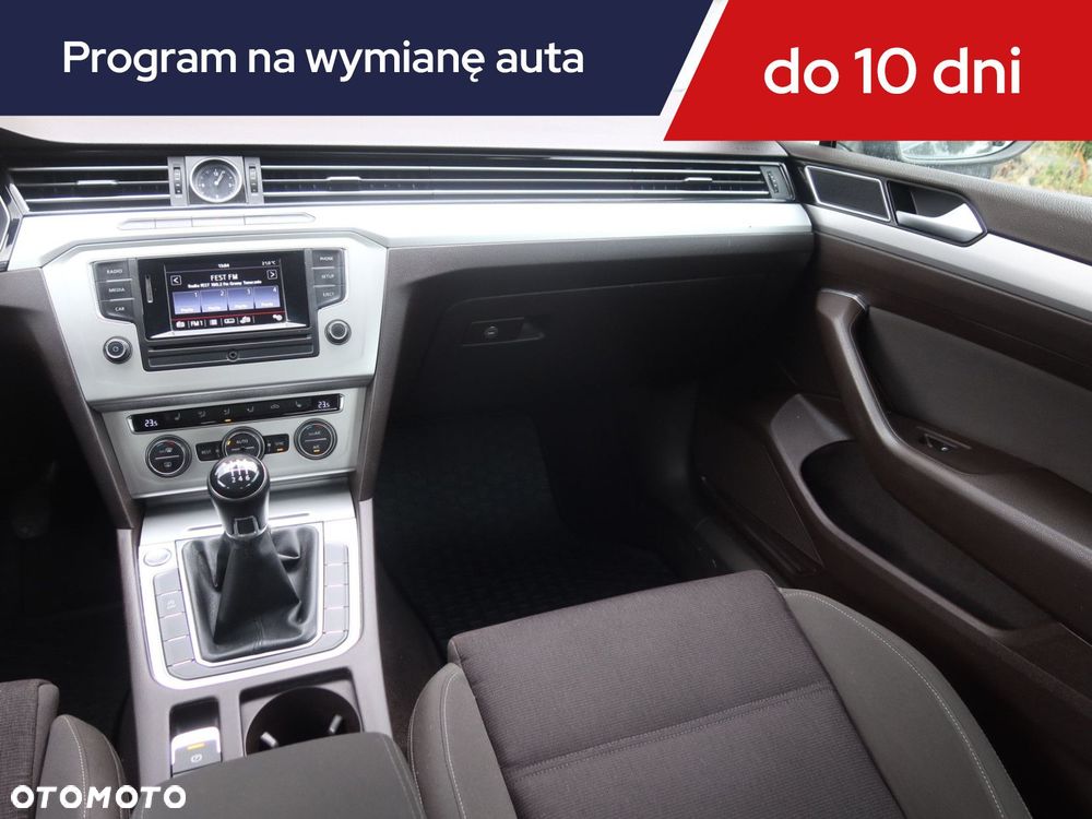 Volkswagen Passat - 10