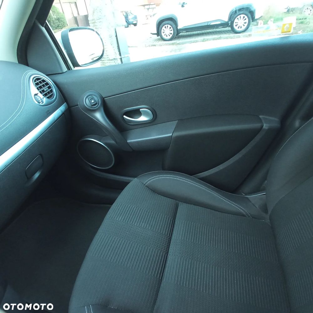 Renault Clio - 12