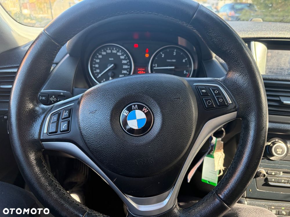 BMW X1 sDrive18d xLine - 25