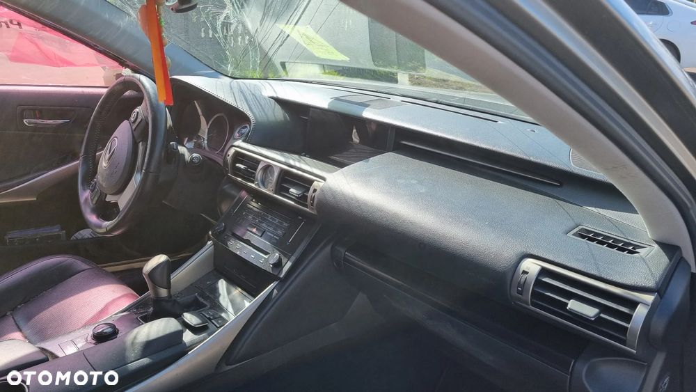 Lexus IS 300h Elegance - 24