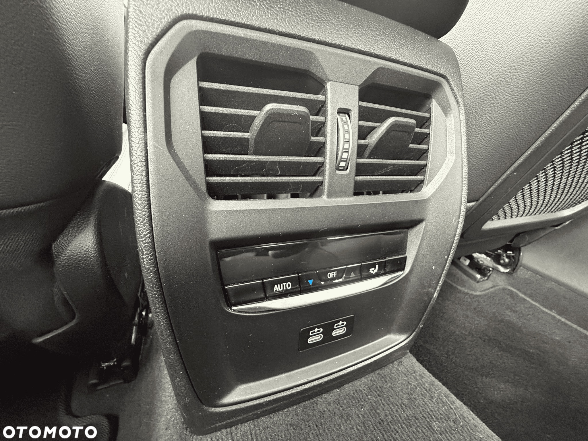 BMW Seria 3 330i Sport Line - 26