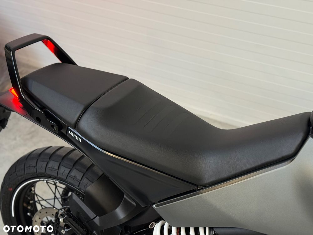 Husqvarna Svartpilen - 17