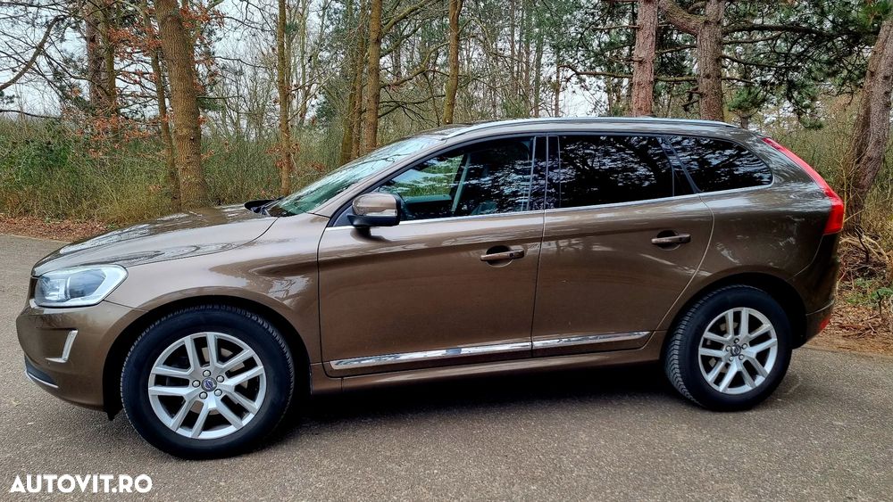 Volvo XC 60 D4 AWD Geartronic Summum - 4