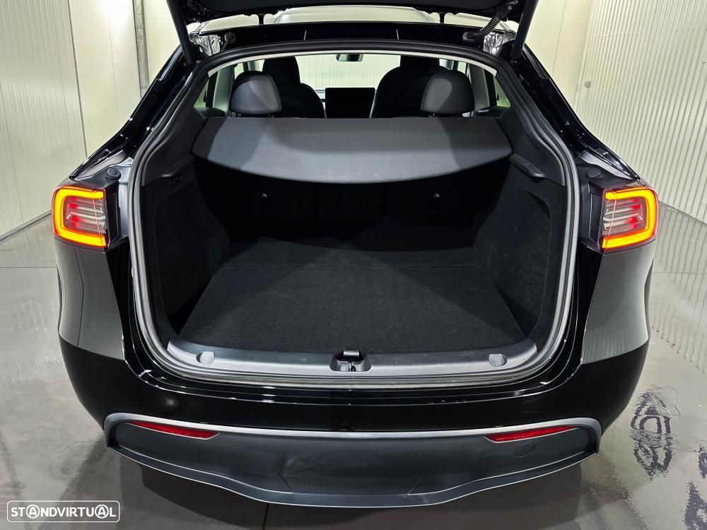 Tesla Model Y Long Range Dual Motor AWD - 32