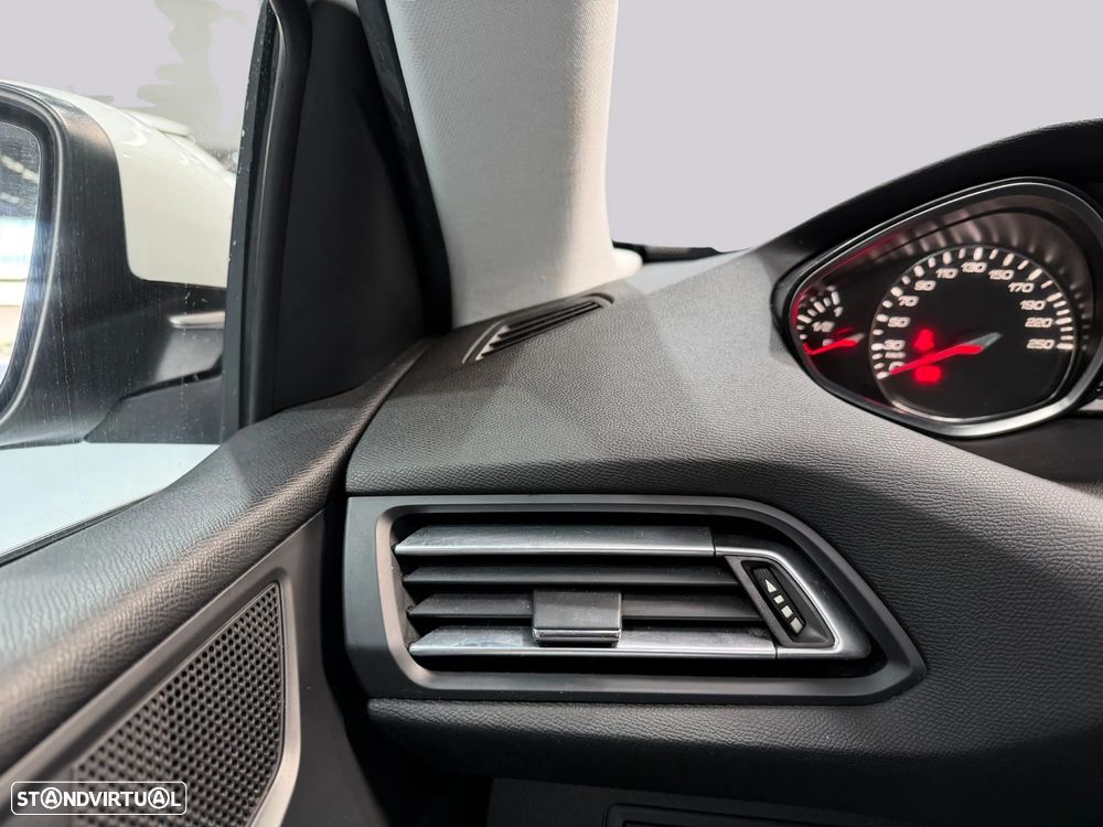 Peugeot 308 - 25