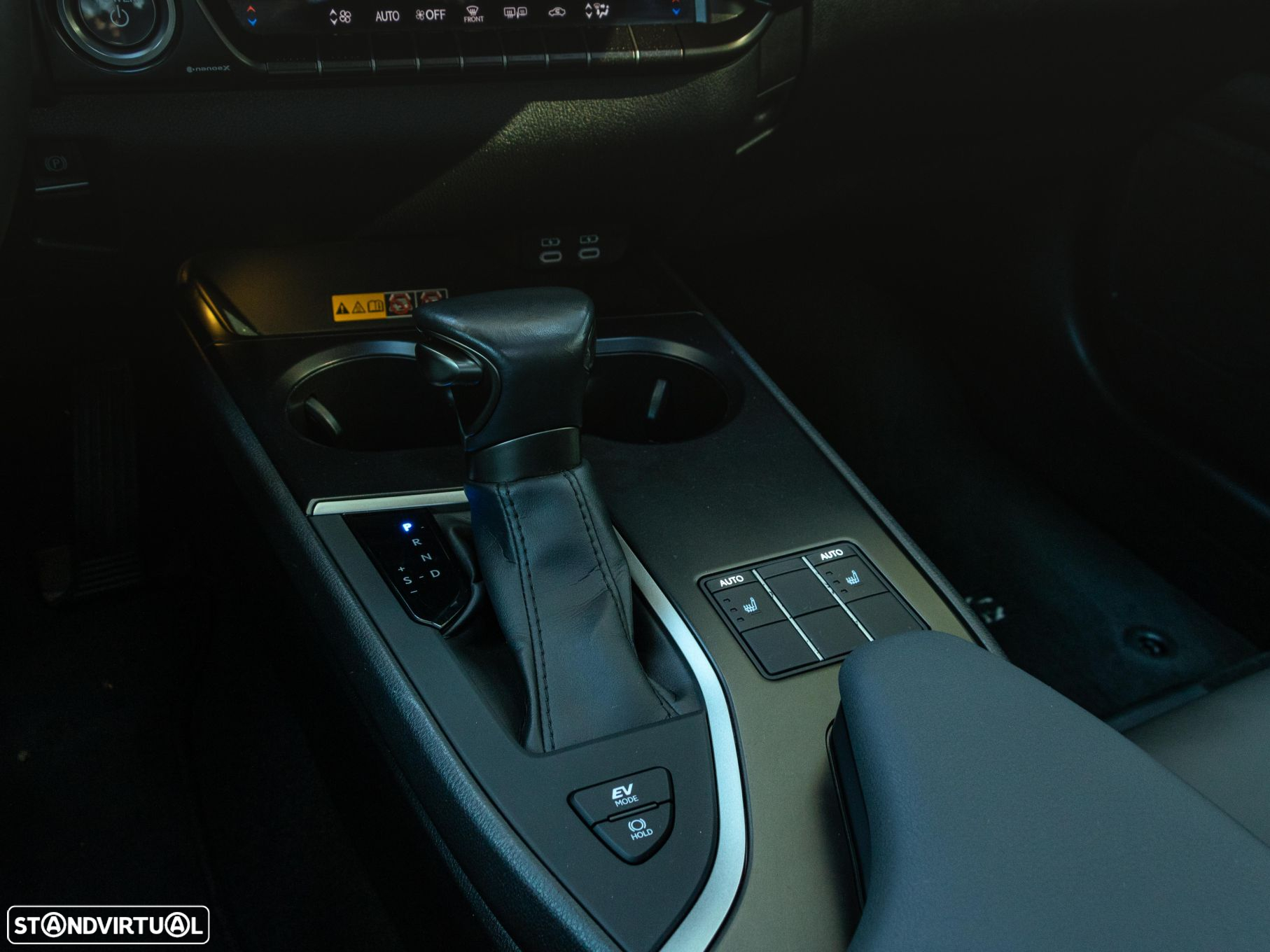 Lexus UX 250h Sport - 19
