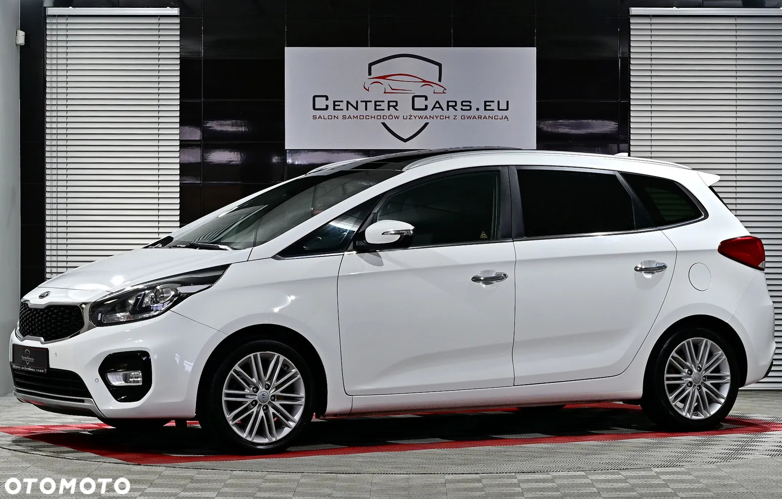 Kia Carens - 12