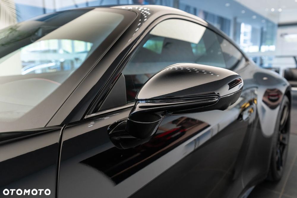 Porsche 911 Carrera 4 GTS - 10