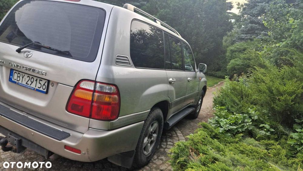Toyota Land Cruiser - 4