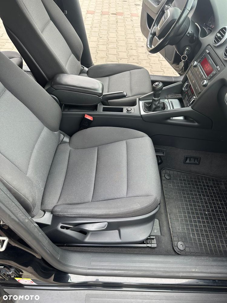 Audi A3 Sportback 1.6 TDI DPF Ambiente - 14