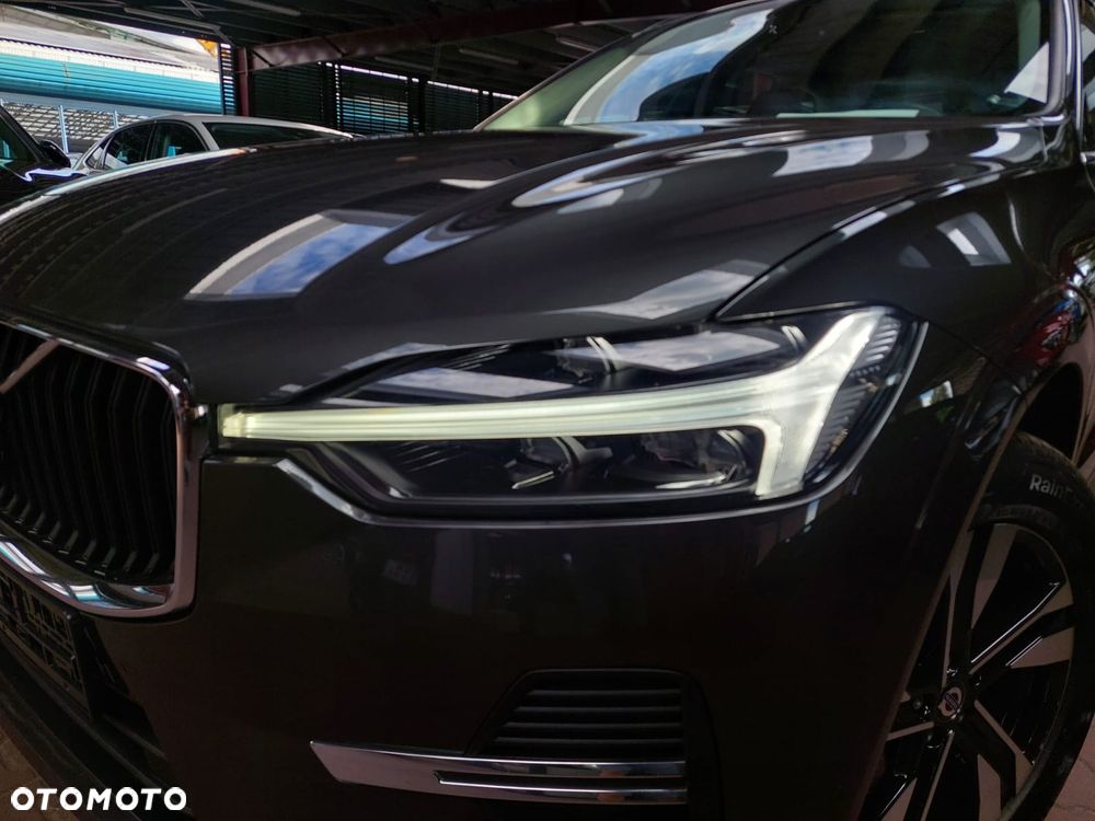 Volvo XC 60 B4 D AWD Momentum - 2