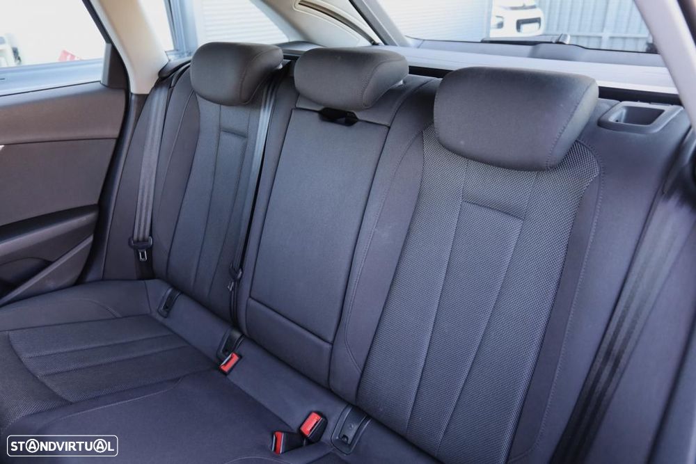 Audi A4 Avant 35 TDI Design S tronic - 20