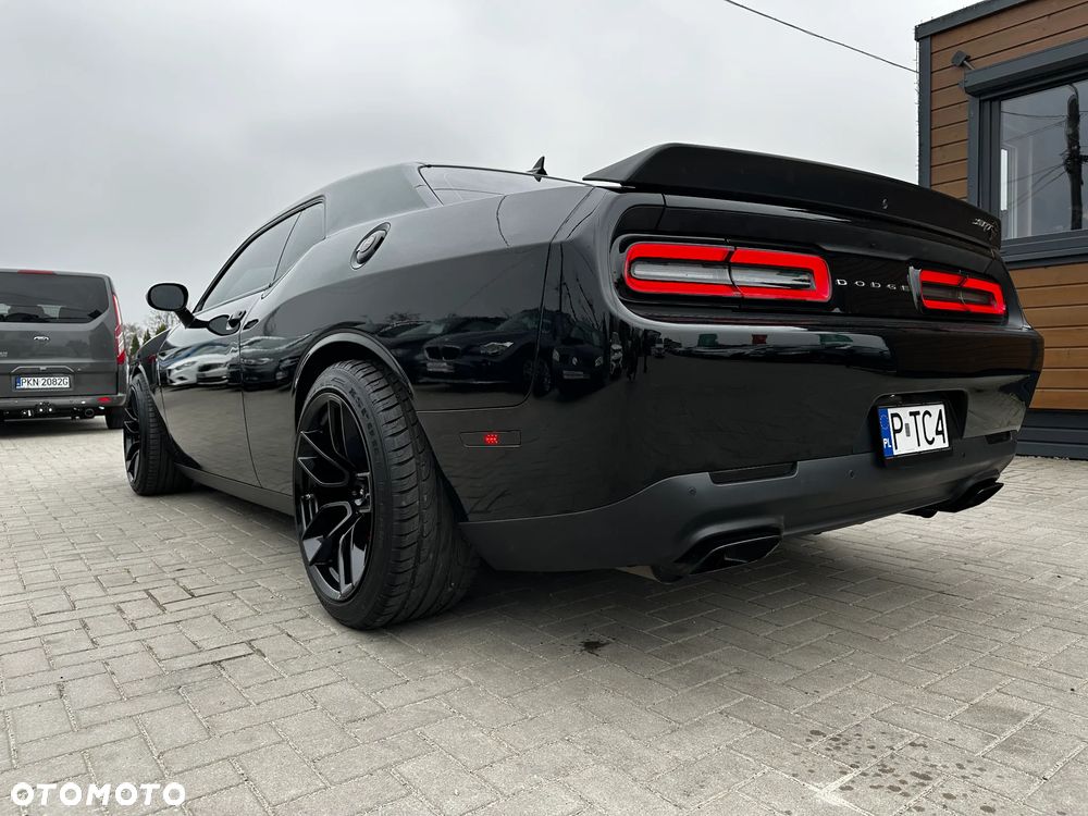 Dodge Challenger - 33