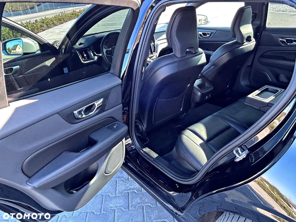 Volvo V60 T5 Momentum Pro - 19