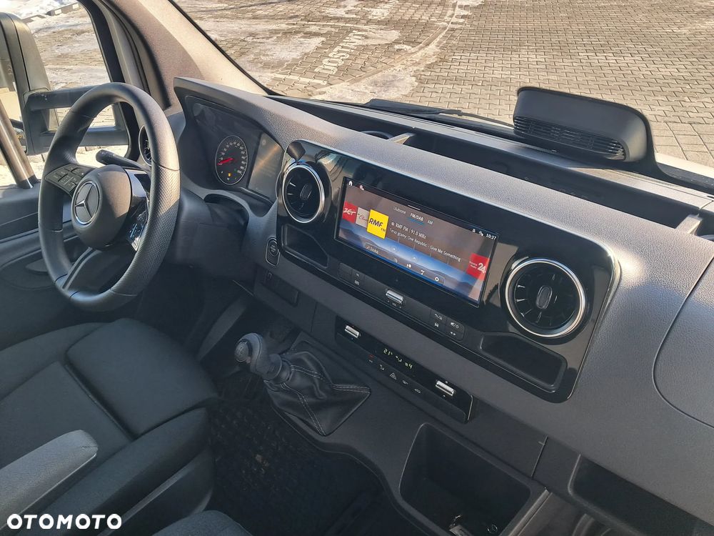 Mercedes-Benz Sprinter - 21