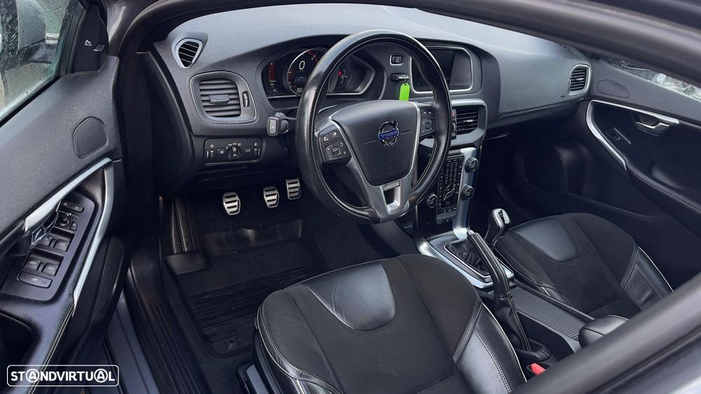 Volvo V40 D2 R Design - 5