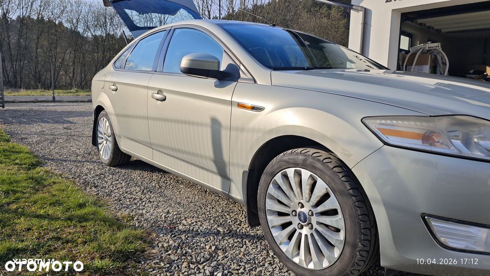 Ford Mondeo 2.0 Ghia - 10