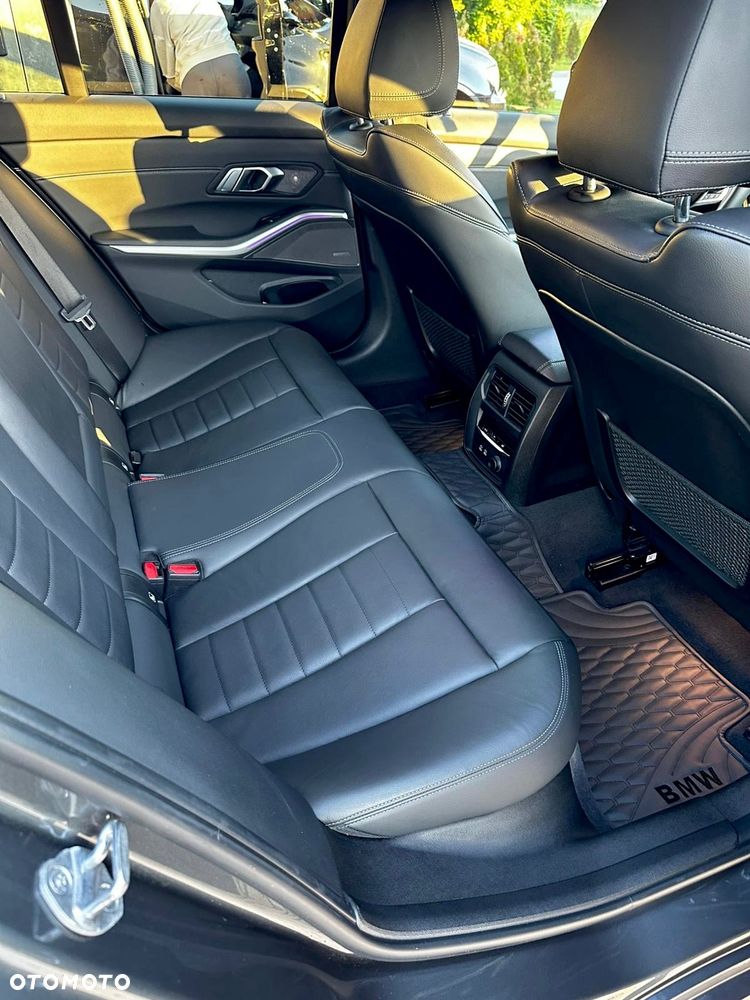 BMW Seria 3 320d M Sport - 18