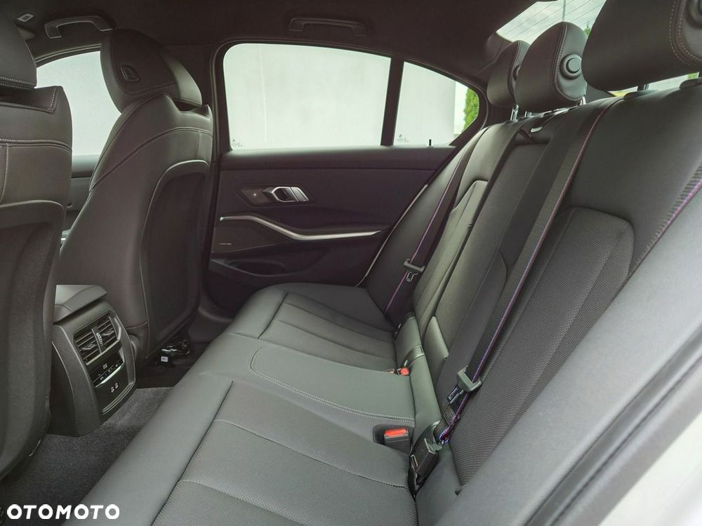 BMW Seria 3 M340i xDrive - 19
