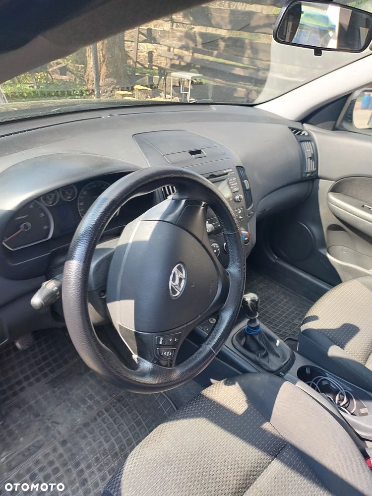 Hyundai i30 1.6 CRDi Base + - 5