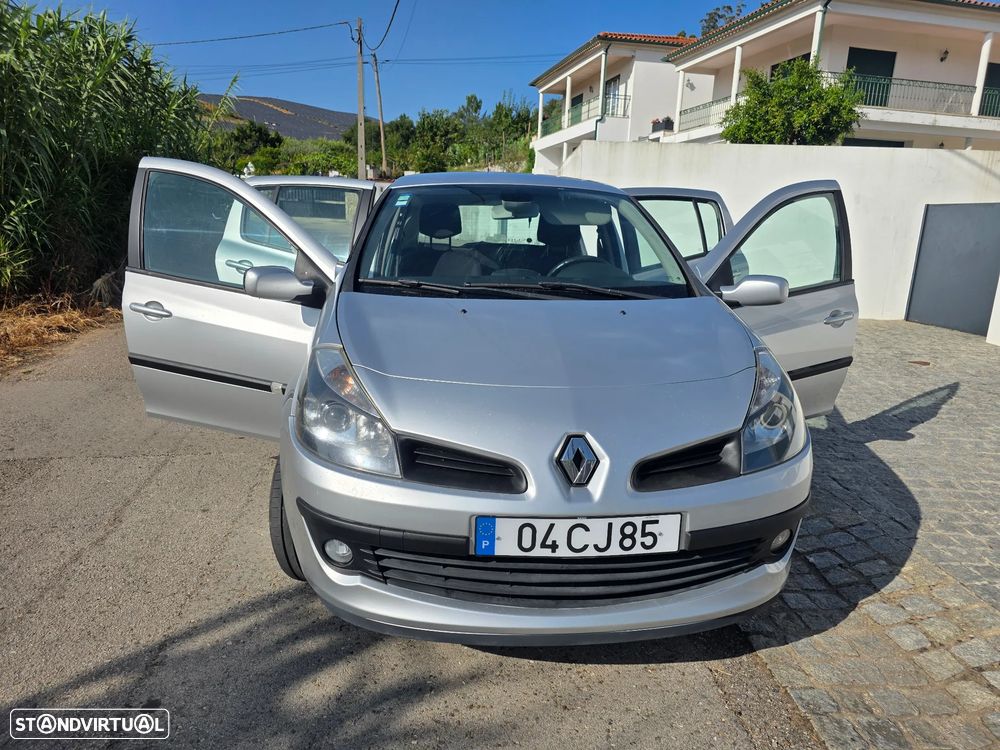 Renault Clio 1.2 16V Confort - 2