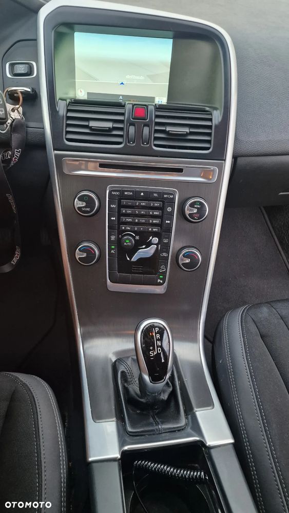 Volvo XC 60 D4 AWD Kinetic - 19